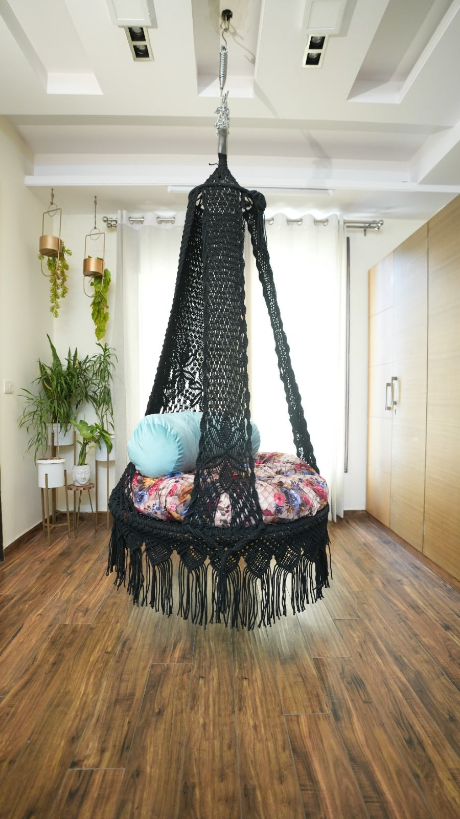 Black single seater hanging chair - Swing Saga
