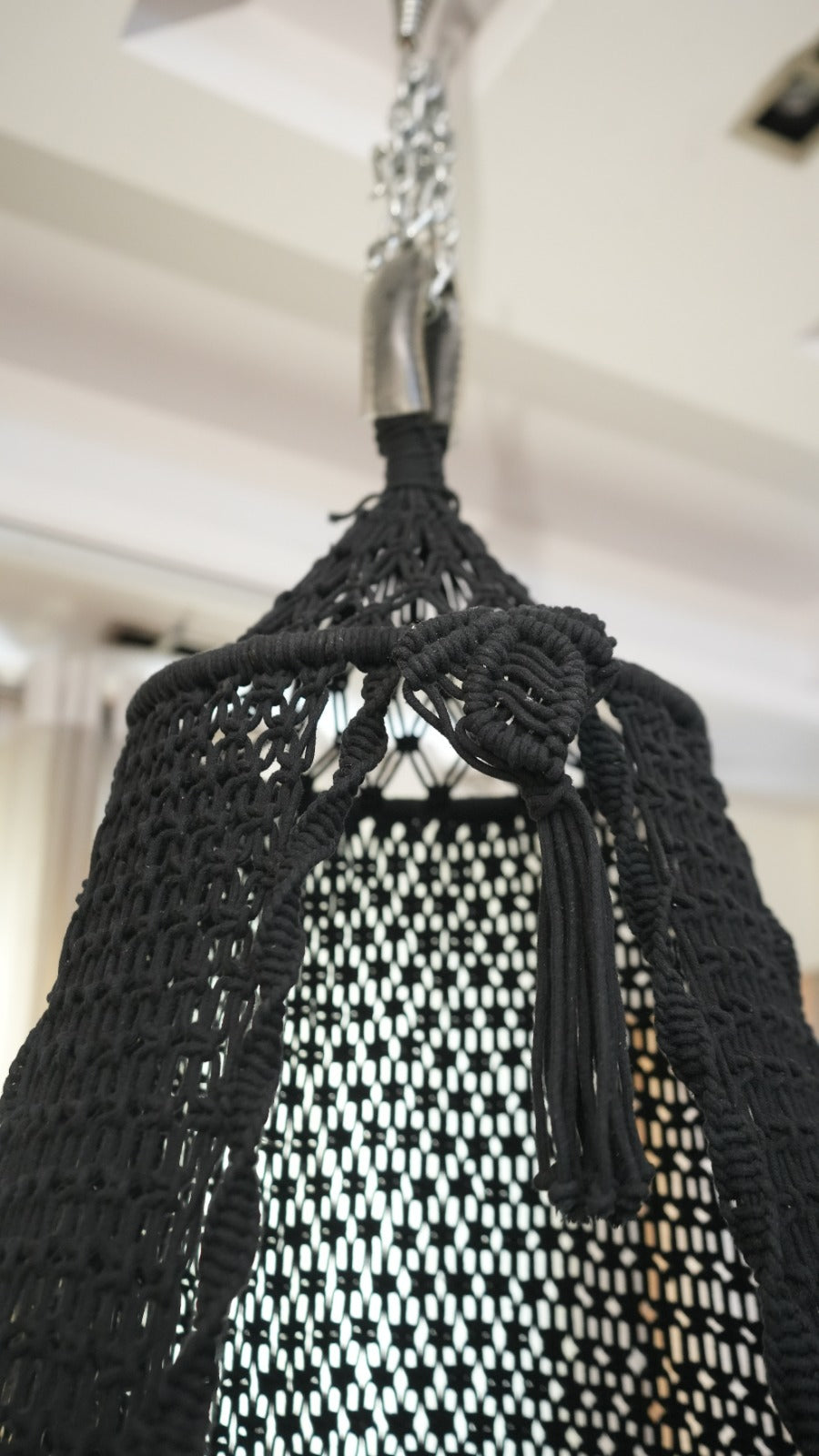 Black single seater hanging chair - Swing Saga