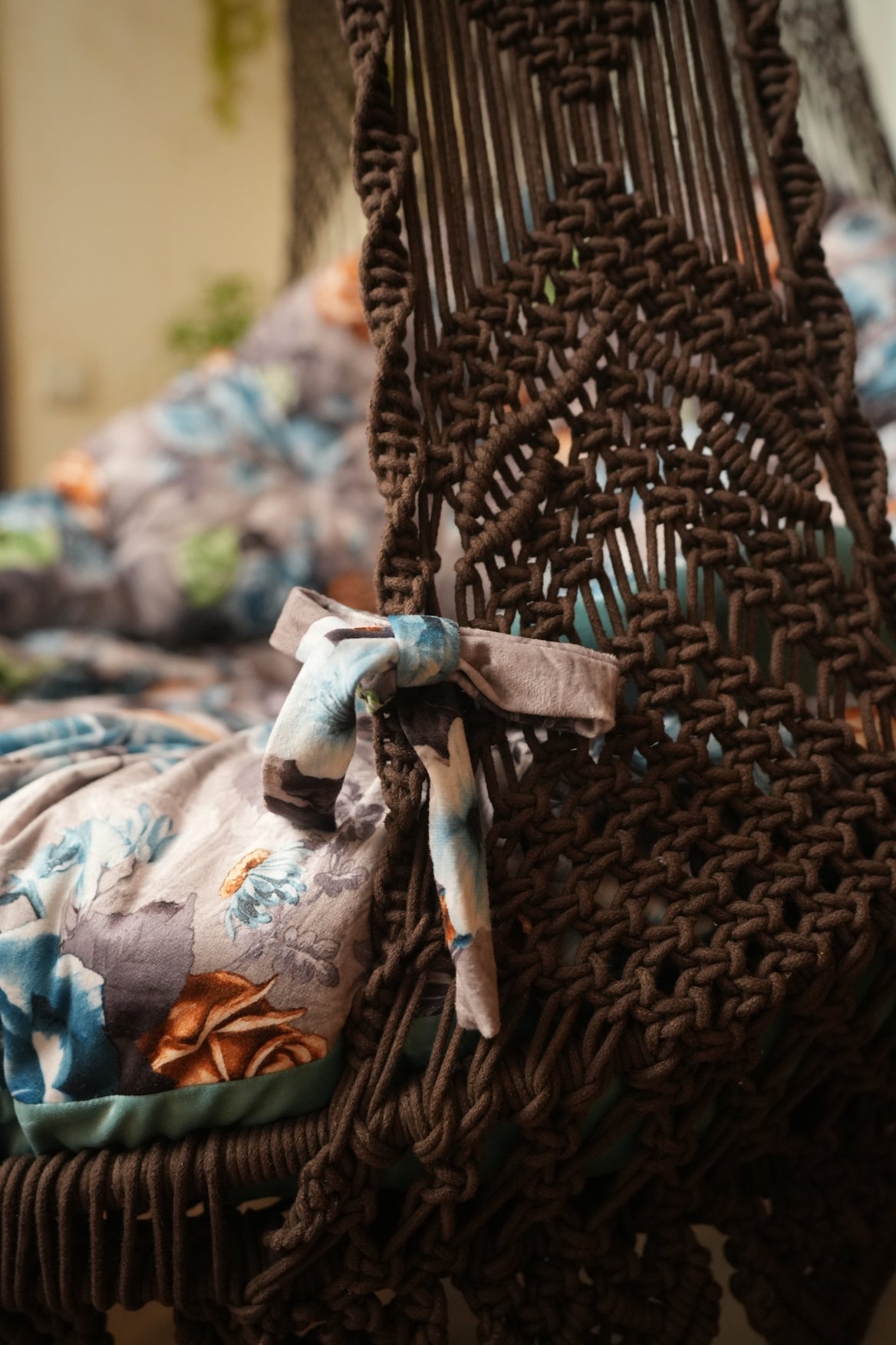 Wood Brown single seater hanging chair - Swing Saga
