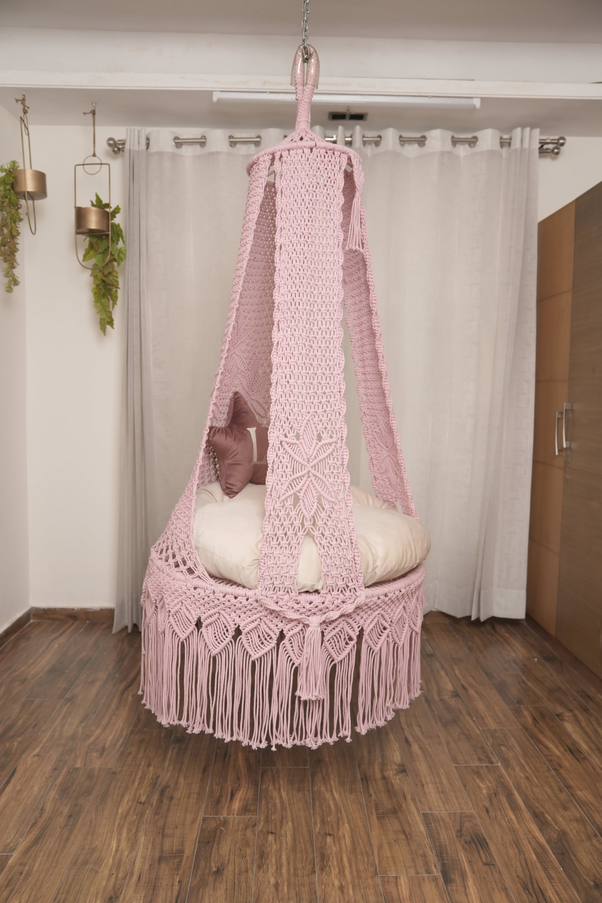 Pink single seater hanging chair - Swing Saga 