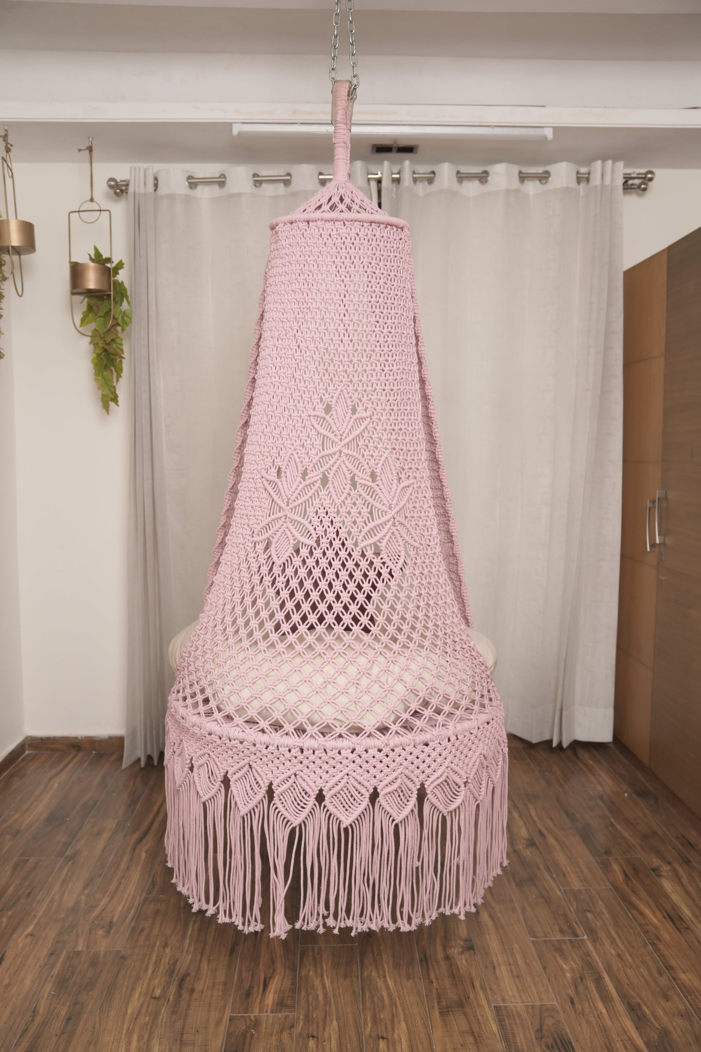 Pink single seater hanging chair - Swing Saga 