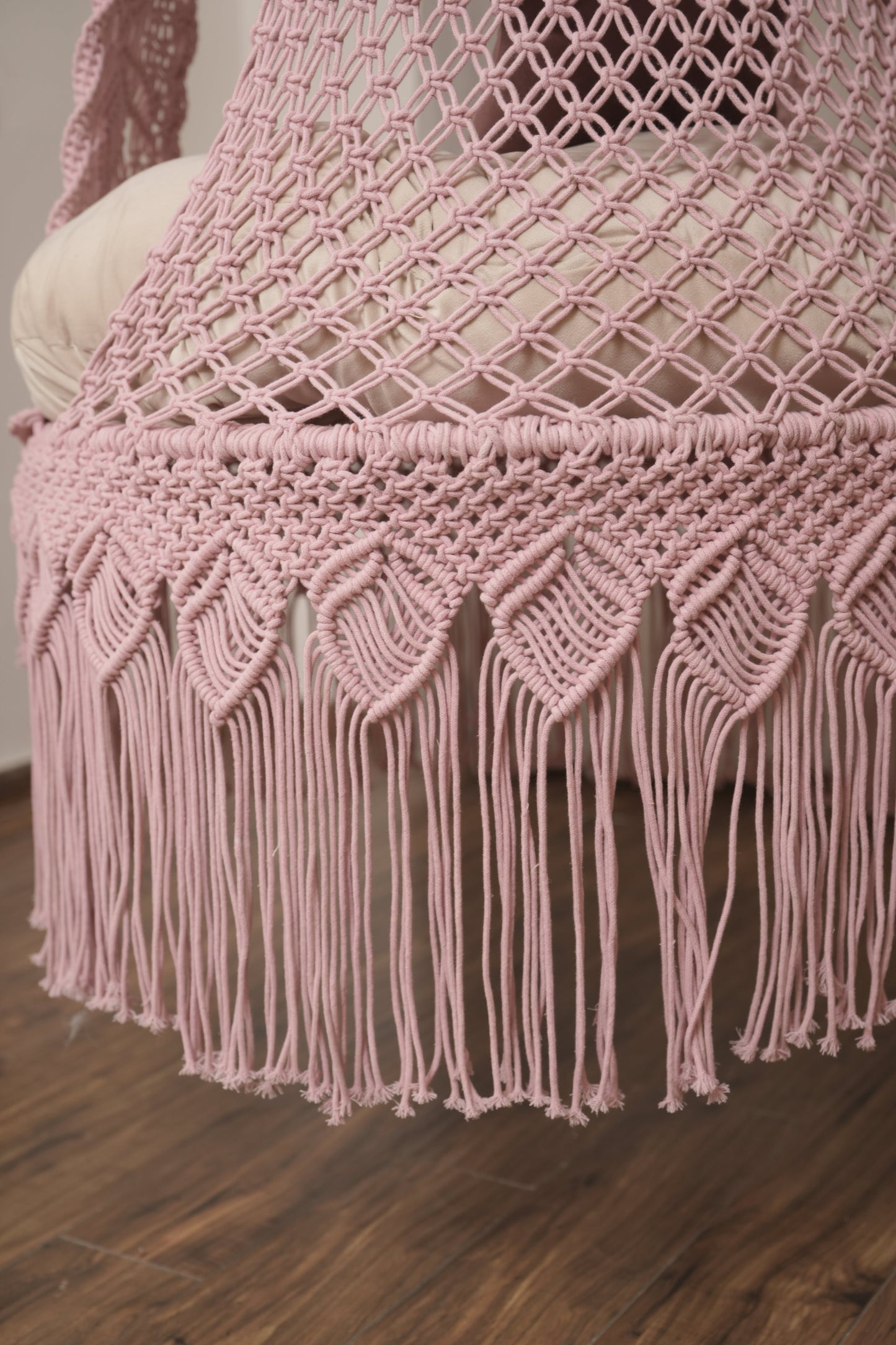 Pink single seater hanging chair - Swing Saga 