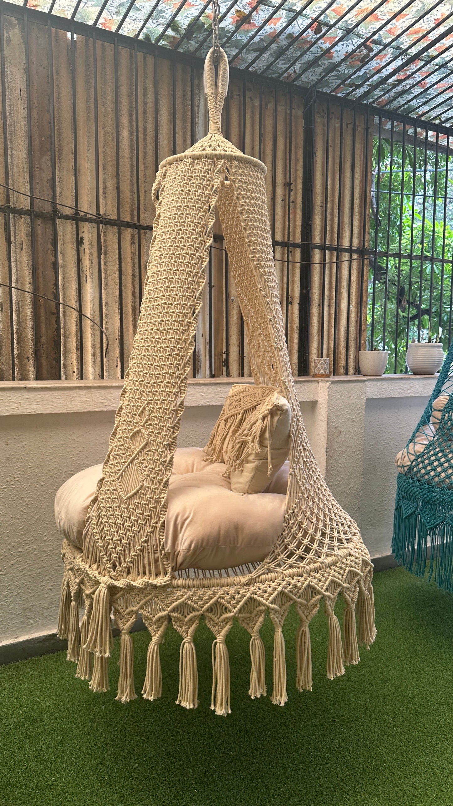 Lemon White single seater hanging chair - Swing Saga