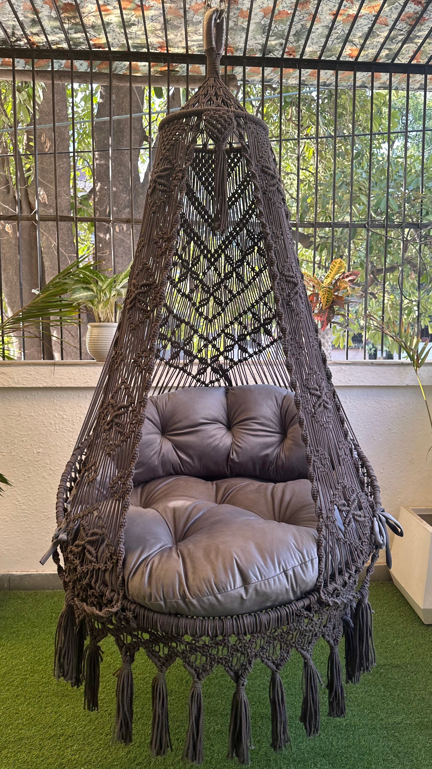 Dark Grey single seater hanging chair - Swing Saga