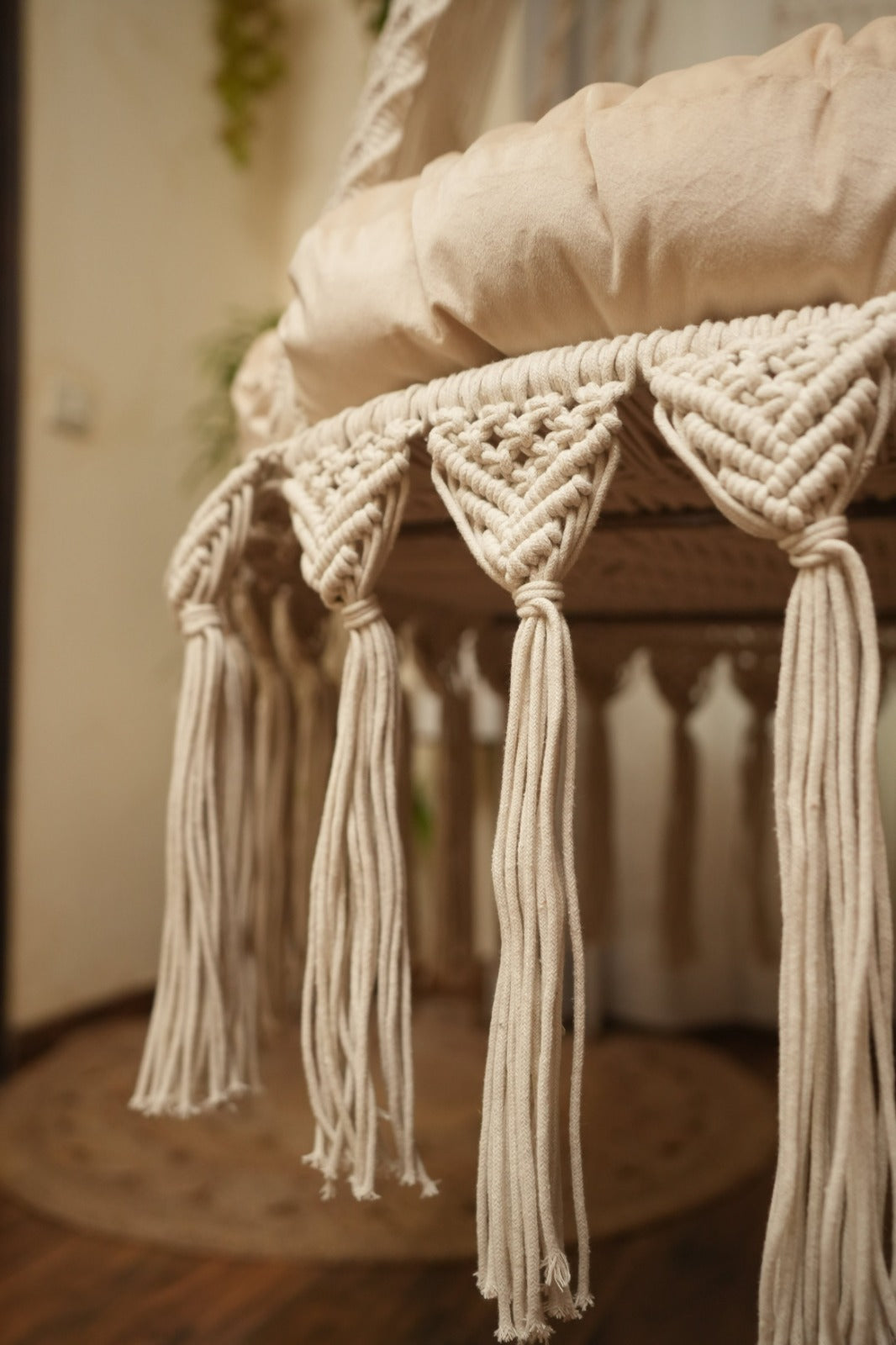 Cream White single seater hanging chair - Swing Saga
