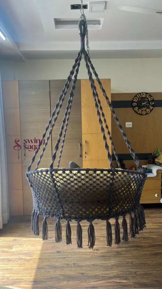 Black single seater hanging chair - Swing Saga