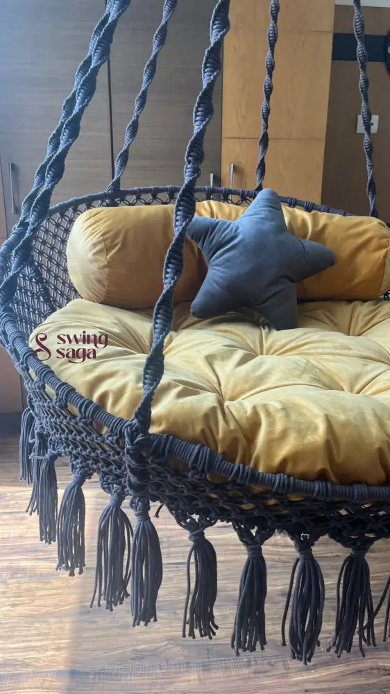 Black single seater hanging chair - Swing Saga