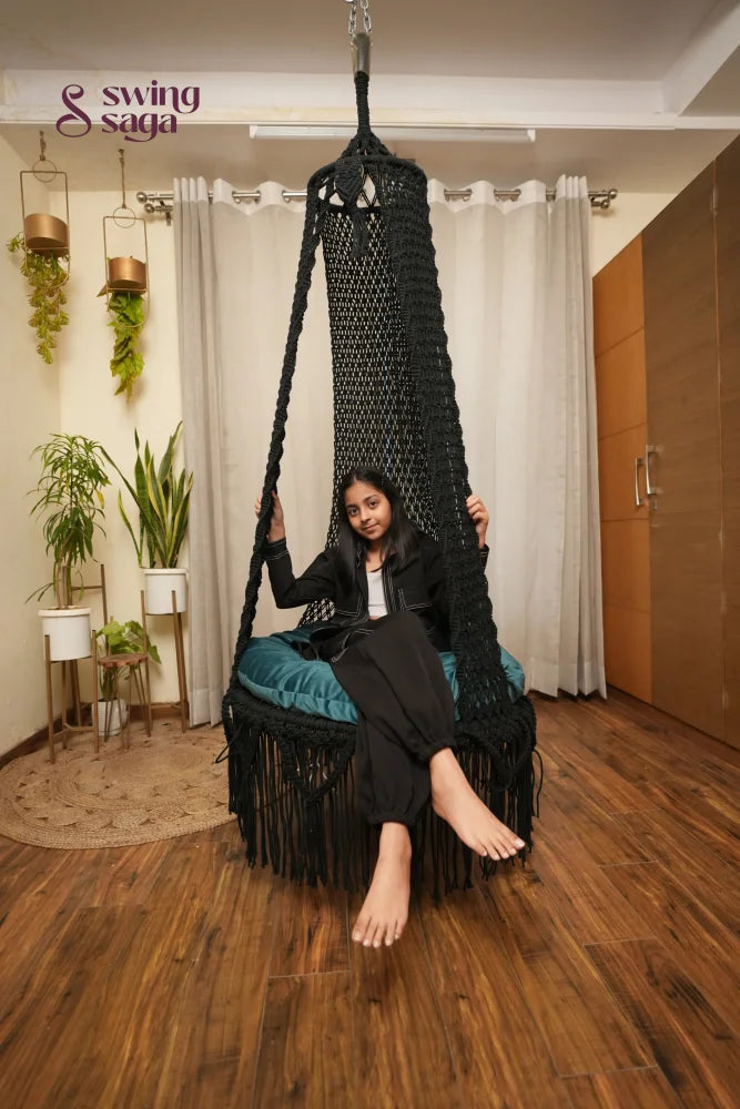 Black single seater hanging chair - Swing Saga