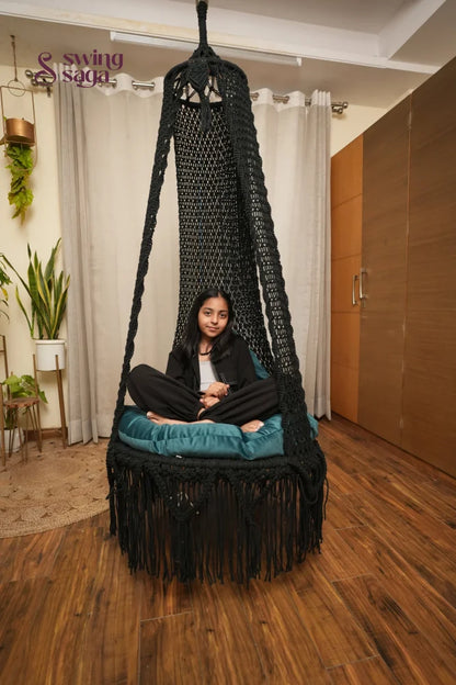 Black single seater hanging chair - Swing Saga