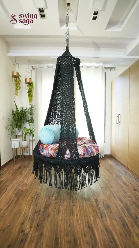 Black single seater hanging chair - Swing Saga