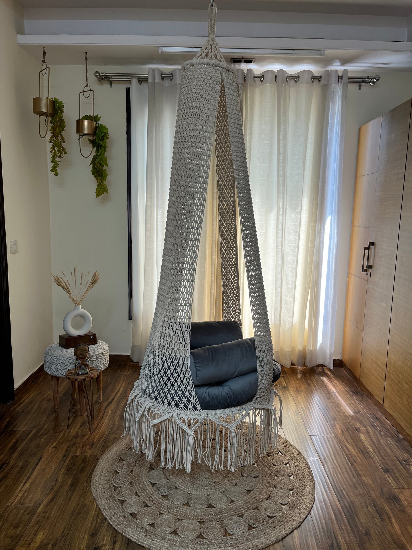 White single seater hanging chair - Swing Saga