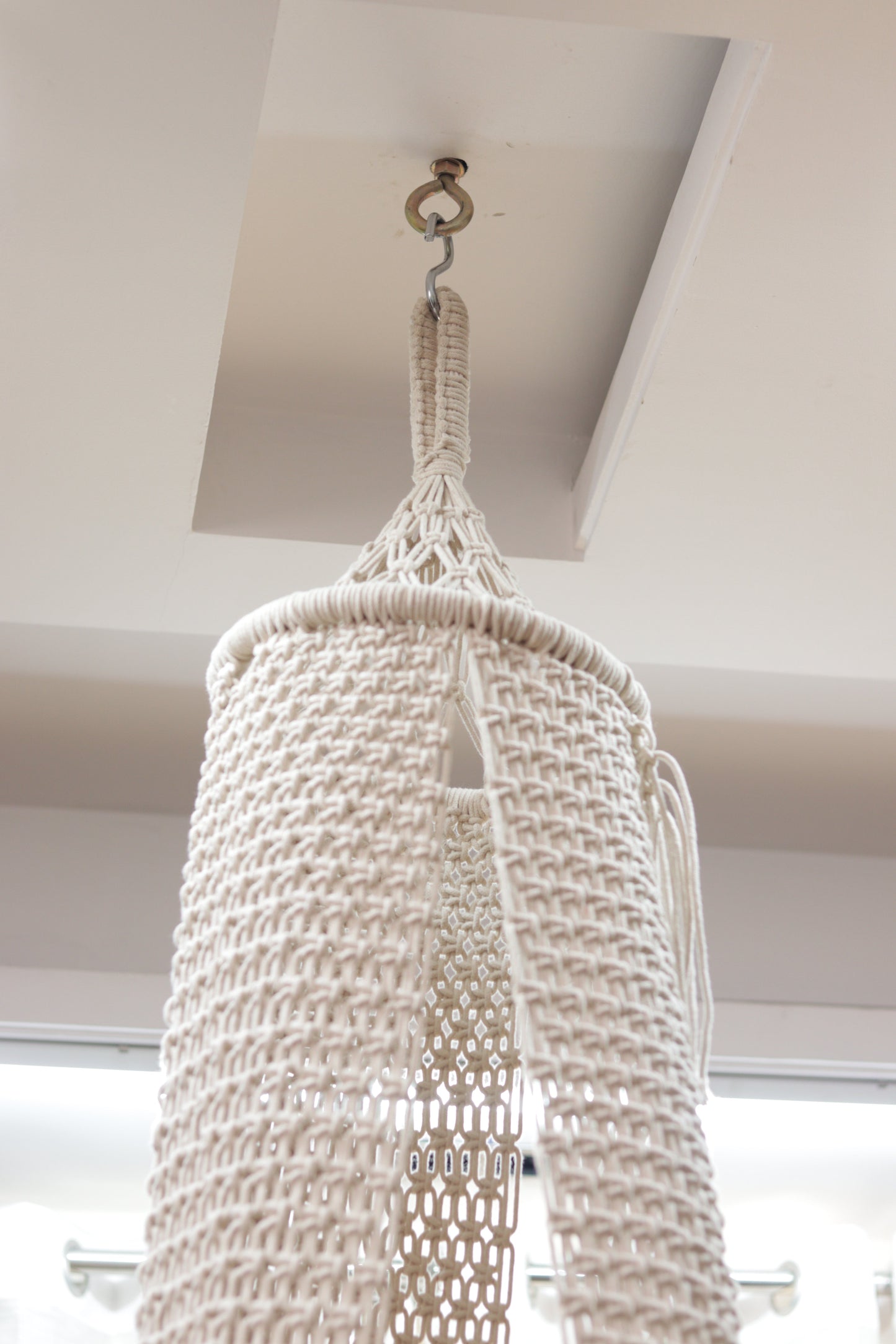 White single seater hanging chair - Swing Saga